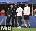 02.07.2024, Fussball UEFA EURO 2024, Achtelfinale, sterreich - Trkei, in der RB Arena Leipzig,     Trainer Ralf Rangnick (sterreich) und Hamit Altintop (Trkei/Deutschland) lachen miteinander

