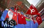 02.07.2024, Fussball UEFA EURO 2024, Achtelfinale, sterreich - Trkei, in der RB Arena Leipzig,  Fans Trkei, links ein Bildnis von Mustafa Kemal Atatrk. Ehemaliger Prsident Trkei

