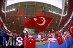 02.07.2024, Fussball UEFA EURO 2024, Achtelfinale, sterreich - Trkei, in der RB Arena Leipzig,  Fans Trkei, links ein Bildnis von Mustafa Kemal Atatrk. Ehemaliger Prsident Trkei

