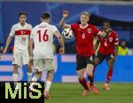 02.07.2024, Fussball UEFA EURO 2024, Achtelfinale, sterreich - Trkei, in der RB Arena Leipzig, (L-R) Ismail Yksek (Trkei) gegen Nicolas Seiwald (sterreich)