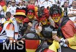 05.07.2024, Fussball UEFA EURO 2024, Viertelfinale, Spanien - Deutschland, in der Stuttgart-Arena. Die deutschen Fans feiern mit schwarz-rot-goldenen Gesichtern

