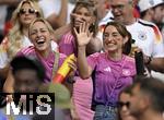 05.07.2024, Fussball UEFA EURO 2024, Viertelfinale, Spanien - Deutschland, in der Stuttgart-Arena. Lena Wurzenberger (Deutschland) die Freundin von Trainer Julian Nagelsmann (Deutschland) hat sichtlich Spass

