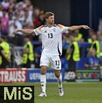 05.07.2024, Fussball UEFA EURO 2024, Viertelfinale, Spanien - Deutschland, in der Stuttgart-Arena. Thomas Mller (Deutschland) kommt ins Spiel und bringt taktische Anweisungen mit

