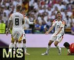 05.07.2024, Fussball UEFA EURO 2024, Viertelfinale, Spanien - Deutschland, in der Stuttgart-Arena. v.l. Toni Kroos (Deutschland), Jamal Musiala (Deutschland) und Thomas Mller (Deutschland) sind unzufrieden,

