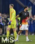 05.07.2024, Fussball UEFA EURO 2024, Viertelfinale, Spanien - Deutschland, in der Stuttgart-Arena. v.l. Torwart Manuel Neuer (Deutschland) und Emre Can (Deutschland) sind nach dem Spiel enttuscht

