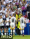 05.07.2024, Fussball UEFA EURO 2024, Viertelfinale, Spanien - Deutschland, in der Stuttgart-Arena. Zum Abschied winkt Toni Kroos (li, Deutschland) nochmal den Fans nach der Niederlage und dem Ausscheiden.

