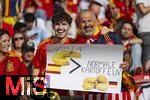 05.07.2024, Fussball UEFA EURO 2024, Viertelfinale, Spanien - Deutschland, in der Stuttgart-Arena.  Spanische Fans, vergleichen Tortilla gegen normale Kartoffeln.

