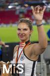 05.07.2024, Fussball UEFA EURO 2024, Viertelfinale, Spanien - Deutschland, in der Stuttgart-Arena. Lisa Fllkrug (Deutschland) die Frau von Niclas Fllkrug (Deutschland) geht nach dem Spiel enttuscht nach Hause und winkt noch den Fans 

