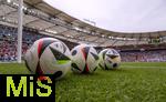 05.07.2024, Fussball UEFA EURO 2024, Viertelfinale, Spanien - Deutschland, in der Stuttgart-Arena.  Blle liegen schon am Spielfeldrand bereit zum Aufwrmen.

