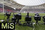 05.07.2024, Fussball UEFA EURO 2024, Viertelfinale, Spanien - Deutschland, in der Stuttgart-Arena.  Ferngesteuerte Digitalkameras der Pressefotografen stehen hinter dem Tor fr die Torszenen bereit.

