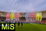 05.07.2024, Fussball UEFA EURO 2024, Viertelfinale, Spanien - Deutschland, in der Stuttgart-Arena.  Kleines Feuerwerk der Organisatoren zu Spielbeginn, mittels Rauch werden die Farben der Nationen im Stadion gebildet, Rot-Gelb-Rot und Schwarz-Rot-Gold.

