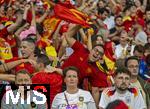 05.07.2024, Fussball UEFA EURO 2024, Viertelfinale, Spanien - Deutschland, in der Stuttgart-Arena.  Spanische Fans flippen vor Freude aus, vorne stehen die Deutschen Fans fassungslos da.

