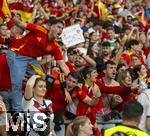 05.07.2024, Fussball UEFA EURO 2024, Viertelfinale, Spanien - Deutschland, in der Stuttgart-Arena.  Spanische Fans flippen vor Freude aus, vorne stehen die Deutschen Fans fassungslos da.

