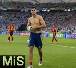 05.07.2024, Fussball UEFA EURO 2024, Viertelfinale, Spanien - Deutschland, in der Stuttgart-Arena.  Alvaro Morata (Spanien) luft nach dem Sieg zu den Fans und wirft sein Trikot in die Menge.

