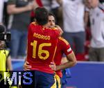 05.07.2024, Fussball UEFA EURO 2024, Viertelfinale, Spanien - Deutschland, in der Stuttgart-Arena. Torjubel der Spanier zum 2:1,  Mikel Merino (Spanien) umarmt von Rodri (Spanien), 

