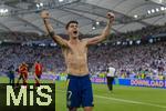 05.07.2024, Fussball UEFA EURO 2024, Viertelfinale, Spanien - Deutschland, in der Stuttgart-Arena.  Alvaro Morata (Spanien) jubelt nach dem Sieg bei den Fans 

