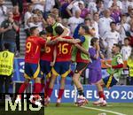 05.07.2024, Fussball UEFA EURO 2024, Viertelfinale, Spanien - Deutschland, in der Stuttgart-Arena. Torjubel der Spanier zum 2:1, Joselu (Spanien), Mikel Merino (Spanien), Rodri (Spanien), 

