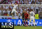 05.07.2024, Fussball UEFA EURO 2024, Viertelfinale, Spanien - Deutschland, in der Stuttgart-Arena. li: Niclas Fllkrug (Deutschland) steigt hoch zum Kopfball, re: Aymeric Laporte (Spanien) schaut hoch.

