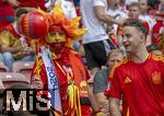 05.07.2024, Fussball UEFA EURO 2024, Viertelfinale, Spanien - Deutschland, in der Stuttgart-Arena.Ein spanischer Fan jongliert mit einem Ball 

