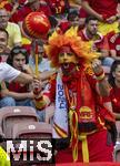 05.07.2024, Fussball UEFA EURO 2024, Viertelfinale, Spanien - Deutschland, in der Stuttgart-Arena.Ein spanischer Fan jongliert mit einem Ball 

