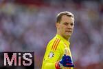 05.07.2024, Fussball UEFA EURO 2024, Viertelfinale, Spanien - Deutschland, in der Stuttgart-Arena. 
Torwart Manuel Neuer (Deutschland) zeigt mit dem Daumen nach oben.