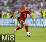 05.07.2024, Fussball UEFA EURO 2024, Viertelfinale, Spanien - Deutschland, in der Stuttgart-Arena. 
Dani Olmo (Spanien) am Ball.
