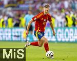 05.07.2024, Fussball UEFA EURO 2024, Viertelfinale, Spanien - Deutschland, in der Stuttgart-Arena. 
Dani Olmo (Spanien) am Ball.
