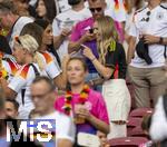 05.07.2024, Fussball UEFA EURO 2024, Viertelfinale, Spanien - Deutschland, in der Stuttgart-Arena. Anika Neuer (re, Deutschland) die Frau von Manuel Neuer (Deutschland). li: Aaliyah, Freundin von Florian Wirtz (Deutschland) 

