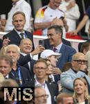 05.07.2024, Fussball UEFA EURO 2024, Viertelfinale, Spanien - Deutschland, in der Stuttgart-Arena. Ehrentribne mit Geschftsfhrer Hans-Joachim Watzke (Borussia Dortmund), DFB Prsident Bernd Neuendorf (Deutschland), Bundeskanzler Olaf Scholz (Deutschland), Premier-Minister Pedro Sanchez (Spanien) beim Selfie schiessen.

