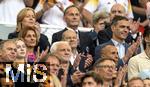 05.07.2024, Fussball UEFA EURO 2024, Viertelfinale, Spanien - Deutschland, in der Stuttgart-Arena. Ehrentribne mit  Geschftsfhrer Hans-Joachim Watzke (Borussia Dortmund), DFB Prsident Bernd Neuendorf (Deutschland), Bundeskanzler Olaf Scholz (Deutschland), Britta Ernst (Frau von Olaf Scholz), Premier-Minister Pedro Sanchez (Spanien), 

