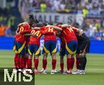 05.07.2024, Fussball UEFA EURO 2024, Viertelfinale, Spanien - Deutschland, in der Stuttgart-Arena. Die Spanier stellen sich zum Motivationskreis auf.

