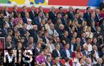 05.07.2024, Fussball UEFA EURO 2024, Viertelfinale, Spanien - Deutschland, in der Stuttgart-Arena. Ehrentribne mit Geschftsfhrer Hans-Joachim Watzke (Borussia Dortmund), DFB Prsident Bernd Neuendorf (Deutschland), Aleksander Ceferin (Prsident UEFA), Bundeskanzler Olaf Scholz (Deutschland), Britta Ernst (Frau von Olaf Scholz), Premier-Minister Pedro Sanchez (Spanien), Karl Heinz Riedle, Oliver Kahn, Oliver Bierhoff, Joachim Lw, Holger Badstuber,  u.a   

