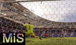 05.07.2024, Fussball UEFA EURO 2024, Viertelfinale, Spanien - Deutschland, in der Stuttgart-Arena. Torwart Manuel Neuer (li, Deutschland) wehrt den Ball ab 
