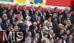 05.07.2024, Fussball UEFA EURO 2024, Viertelfinale, Spanien - Deutschland, in der Stuttgart-Arena. Ehrentribne mit Geschftsfhrer Hans-Joachim Watzke (Borussia Dortmund), DFB Prsident Bernd Neuendorf (Deutschland), Aleksander Ceferin (Prsident UEFA), Bundeskanzler Olaf Scholz (Deutschland), Britta Ernst (Frau von Olaf Scholz), Premier-Minister Pedro Sanchez (Spanien), Karl Heinz Riedle, Oliver Kahn, Oliver Bierhoff, Joachim Lw, Holger Badstuber,  u.a  

