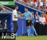 05.07.2024, Fussball UEFA EURO 2024, Viertelfinale, Spanien - Deutschland, in der Stuttgart-Arena.  Co-Trainer Sandro Wagner (Deutschland) im Disput mit dem vierten Offiziellen Ivan Kruzliak

