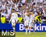 05.07.2024, Fussball UEFA EURO 2024, Viertelfinale, Spanien - Deutschland, in der Stuttgart-Arena. v.li: Jamal Musiala (Deutschland), Niclas Fllkrug (Deutschland) und Florian Wirtz (Deutschland) umarmen sich.

