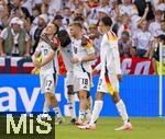 05.07.2024, Fussball UEFA EURO 2024, Viertelfinale, Spanien - Deutschland, in der Stuttgart-Arena. v.li: Florian Wirtz (Deutschland), Antonio Rdiger (Deutschland), Maximilian Mittelstdt (Deutschland), Jamal Musiala (Deutschland) umarmen sich.

