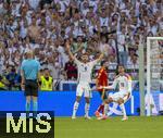 05.07.2024, Fussball UEFA EURO 2024, Viertelfinale, Spanien - Deutschland, in der Stuttgart-Arena. Entsetzen bei den Deutschen nach dem nicht gegebenen Handspiel bei Marc Cucurella (Spanien), Jamal Musiala (Deutschland), Niclas Fllkrug (Deutschland) reklamieren bei Schiedsrichter Anthony Taylor (li, England).

