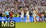 05.07.2024, Fussball UEFA EURO 2024, Viertelfinale, Spanien - Deutschland, in der Stuttgart-Arena. Entsetzen bei den Deutschen nach dem nicht gegebenen Handspiel bei Marc Cucurella (Spanien), Florian Wirtz (Deutschland), Jamal Musiala (Deutschland), Niclas Fllkrug (Deutschland), Robert Andrich (Deutschland) reklamieren bei Schiedsrichter Anthony Taylor (li, England).

