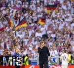 05.07.2024, Fussball UEFA EURO 2024, Viertelfinale, Spanien - Deutschland, in der Stuttgart-Arena. Frustrierter Abgang der Deutschen nach der Niederlage und dem Ausscheiden aus dem Turnier, Trainer Julian Nagelsmann (li, Deutschland) fassungslos.

