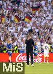 05.07.2024, Fussball UEFA EURO 2024, Viertelfinale, Spanien - Deutschland, in der Stuttgart-Arena. Frustrierter Abgang der Deutschen nach der Niederlage und dem Ausscheiden aus dem Turnier, Co-Trainer Sandro Wagner (Deutschland), Co-Trainer Benjamin Glck (Deutschland), Trainer Julian Nagelsmann (li, Deutschland), 

