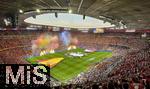 09.07.2024, Fussball UEFA EURO 2024, Halbfinale, Spanien - Frankreich, in der Mnchner-Fussball-Arena. Pre-Ceremony, Beide Landesflaggen auf dem Platz und als Rauchsulen vor dem Einlaufen der Mannschaften.