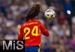 09.07.2024, Fussball UEFA EURO 2024, Halbfinale, Spanien - Frankreich, in der Mnchner-Fussball-Arena. Marc Cucurella (Spanien) beim Kopfball, die Zotteln fliegen.
