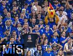 09.07.2024, Fussball UEFA EURO 2024, Halbfinale, Spanien - Frankreich, in der Mnchner-Fussball-Arena.  Frust bei den Franzsischen Fans, auch ein als Huhn verkleideter Fan ist dabei
