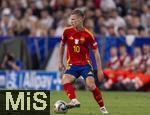 09.07.2024, Fussball UEFA EURO 2024, Halbfinale, Spanien - Frankreich, in der Mnchner-Fussball-Arena.  Dani Olmo (Spanien) am Ball 
