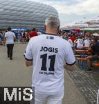 09.07.2024, Fussball UEFA EURO 2024, Halbfinale, Spanien - Frankreich, in der Mnchner-Fussball-Arena. Reger Andrang auf der Esplanade am Eingangsbereich. Jogis Co-Trainer
