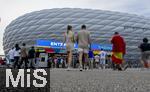 09.07.2024, Fussball UEFA EURO 2024, Halbfinale, Spanien - Frankreich, in der Mnchner-Fussball-Arena. Reger Andrang auf der Esplanade am Eingangsbereich. 
 