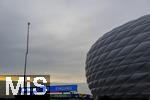 09.07.2024, Fussball UEFA EURO 2024, Halbfinale, Spanien - Frankreich, in der Mnchner-Fussball-Arena. Hoher Kameraturm fr TV-Aussenbilder steht neben dem Stadion. 
