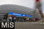 09.07.2024, Fussball UEFA EURO 2024, Halbfinale, Spanien - Frankreich, in der Mnchner-Fussball-Arena. Reger Andrang auf der Esplanade am Eingangsbereich. 
 