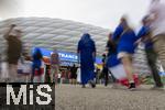 09.07.2024, Fussball UEFA EURO 2024, Halbfinale, Spanien - Frankreich, in der Mnchner-Fussball-Arena. Reger Andrang auf der Esplanade am Eingangsbereich. 
 